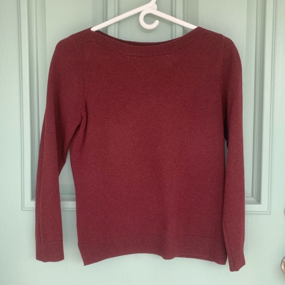 Maroon sweater